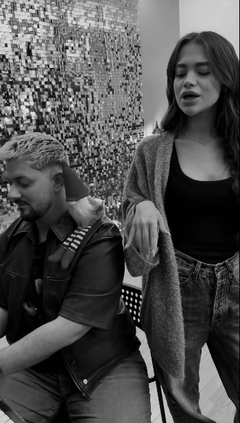 Дъщерята на Анелия става певица