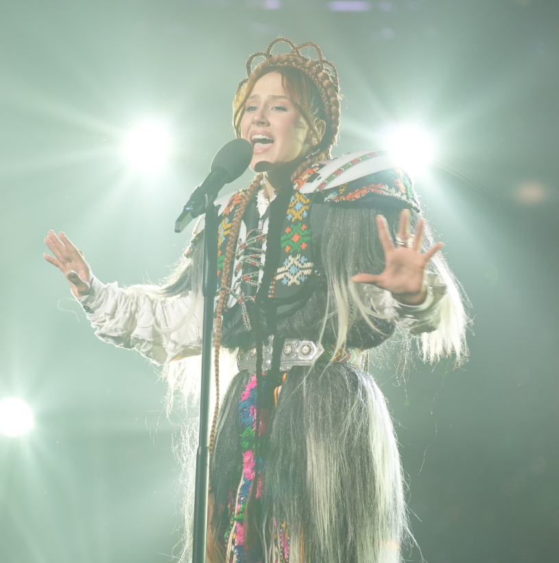 MONA подкрепя DARA във Виена: „Знам, че това е само началото. И идва светлина. Защото аз я нося“