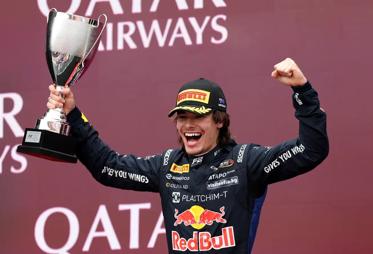 Гордост: Никола Цолов спечели първото състезание за сезона във Формула 2